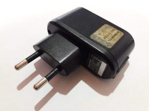 Carregador Positivo 500 mAh Com cabo Micro Usb